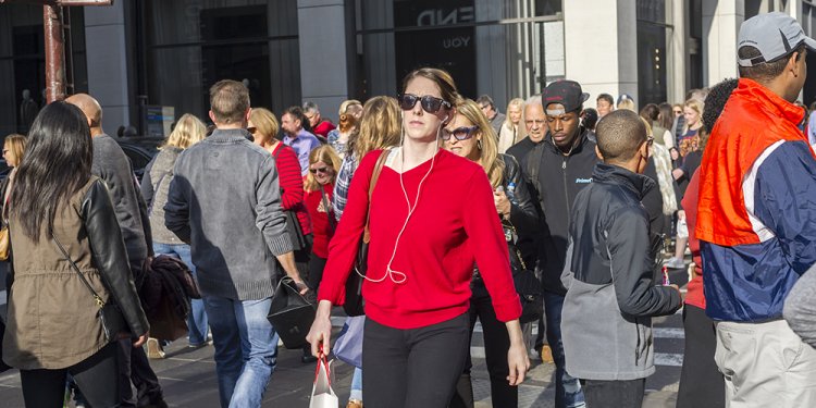 Midtown Manhattan shoppers